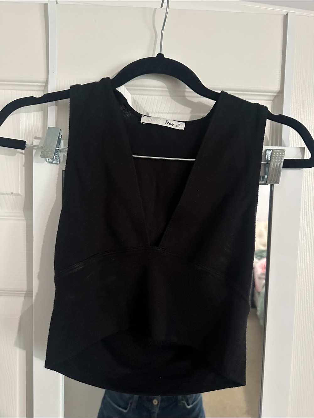 Wilfred Free Black V-Neck Cropped Tank